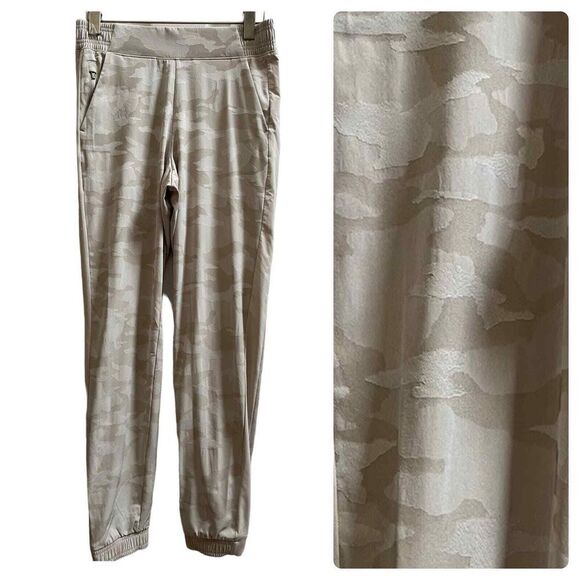 Athleta Brooklyn Camo Jogger Pant Style 599681 Size 2 Athleisure Outdoors - Picture 2 of 13